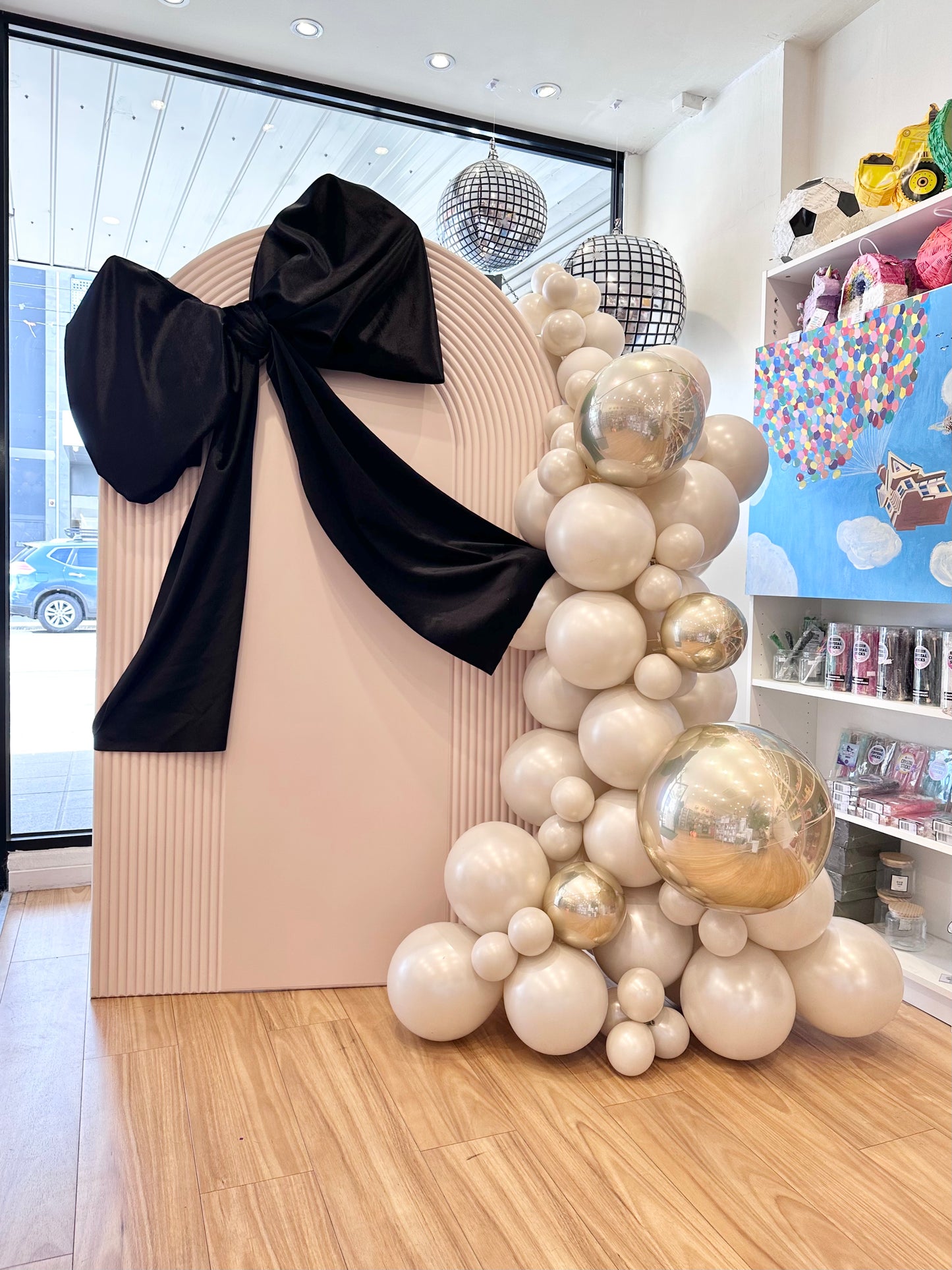 Elegant Pearl & Black Bow Balloon Garland